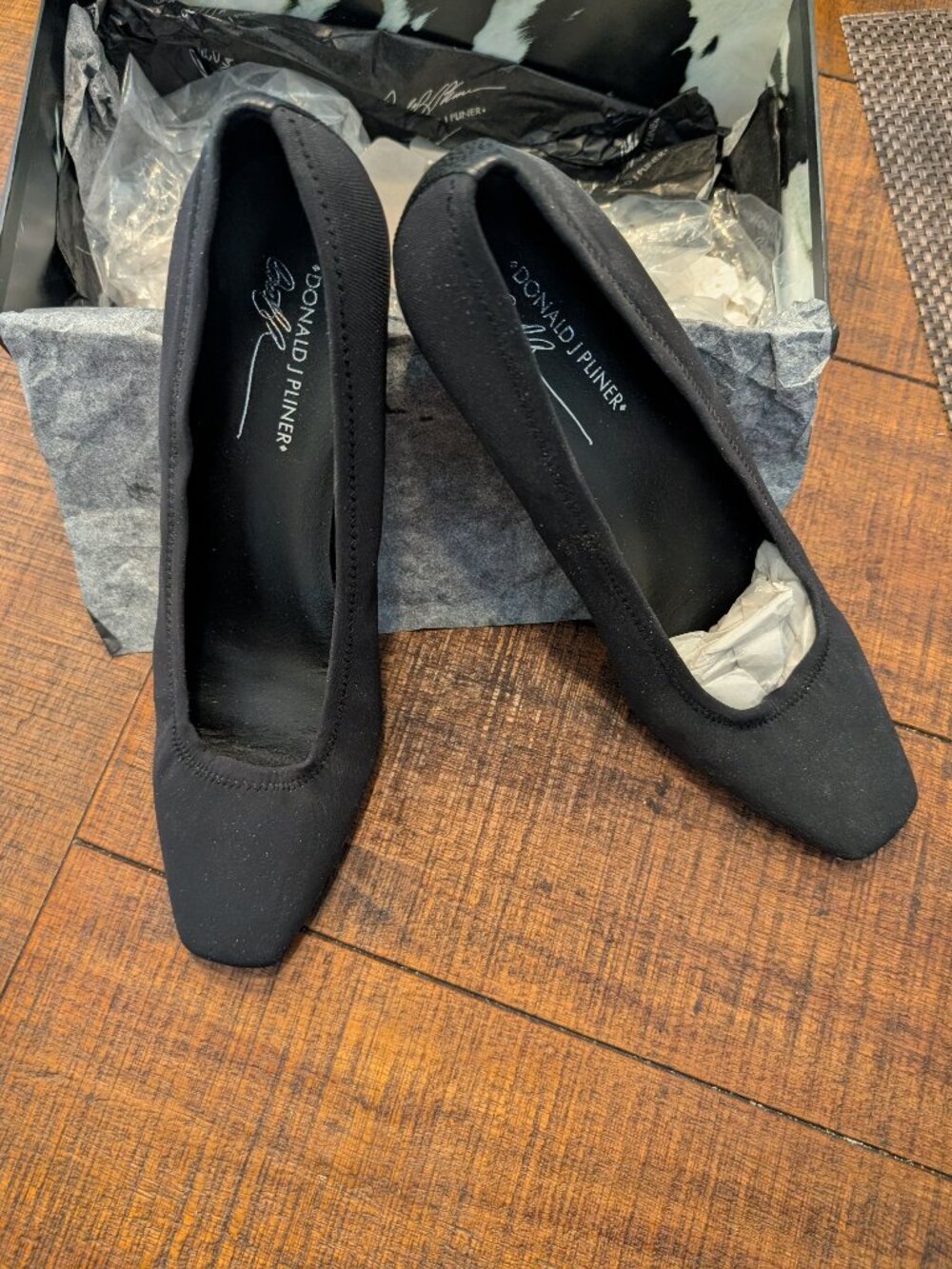 Donald J Pliner Seana4-D82 black fabric and lizard print pumps 11